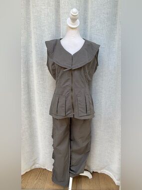 Hanna for La Journee gray nylon button down sleeveless top and pants set